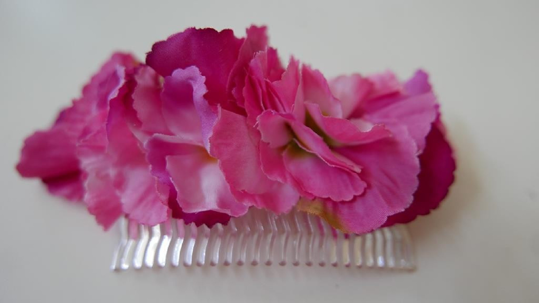 Ciemno różowe hortensje stroik na grzebyku