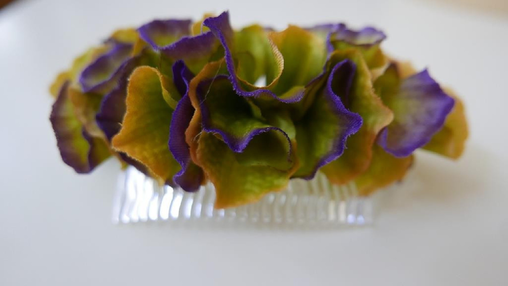 Fioletowo zielone hortensje stroik na grzebyku