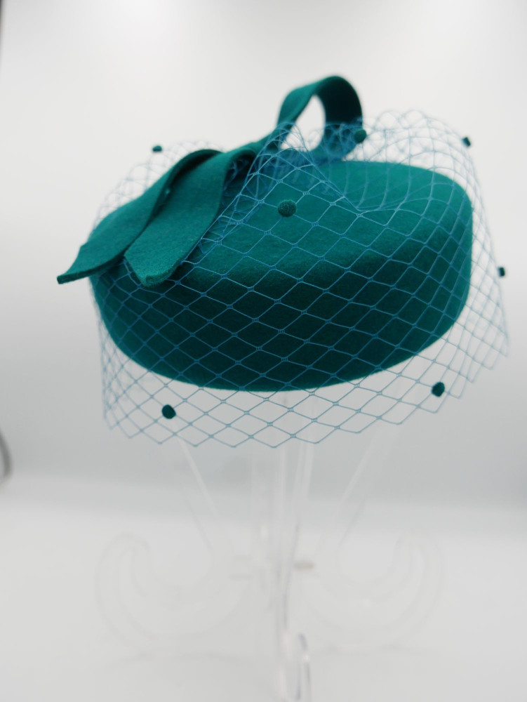Pastylka, szmaragdowy toczek z woalką | Zuwika Design