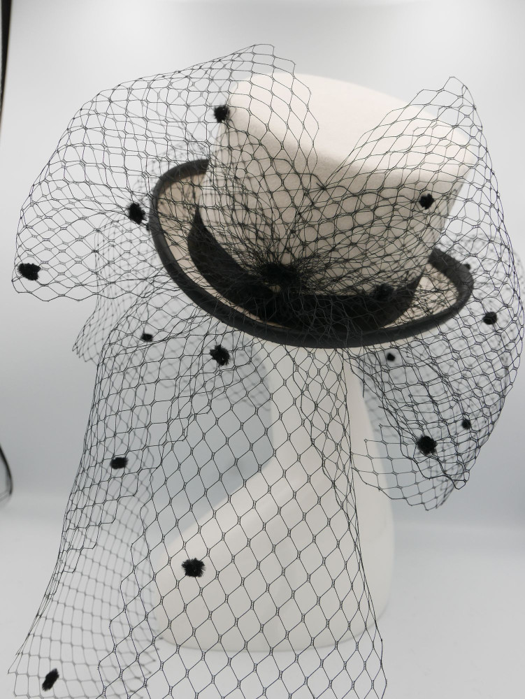 Charlotta śmietankowo czarny cylinder filcowy z woalką | Zuwika Design