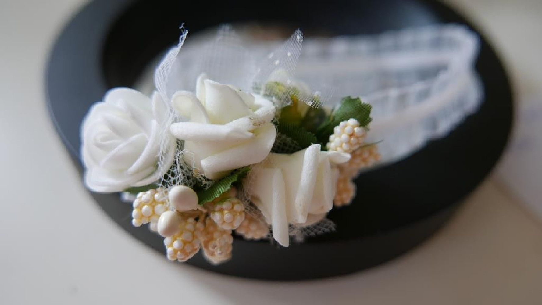 Biało kremowa opaska chrzest niemowlęca elastyczna