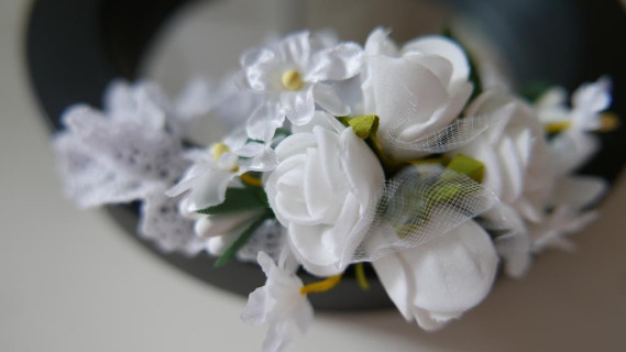 Biała opaska chrzest niemowlęca elastyczna