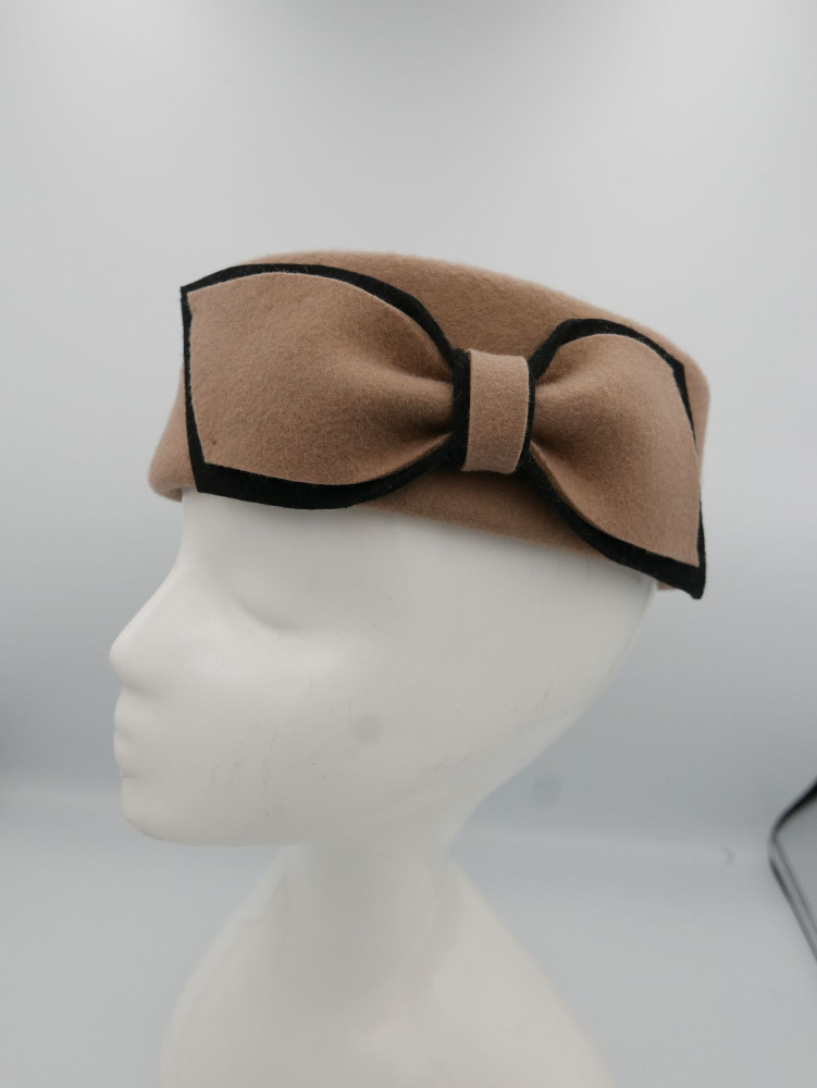 Jackie bezowy toczek filcowy z kokardą 53-55 cm | Zuwika Design