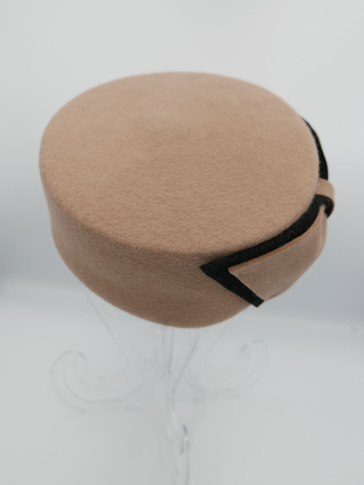 Jackie bezowy toczek filcowy z kokardą 53-55 cm | Zuwika Design