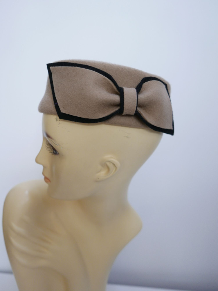 Jackie bezowy toczek filcowy z kokardą 53-55 cm | Zuwika Design