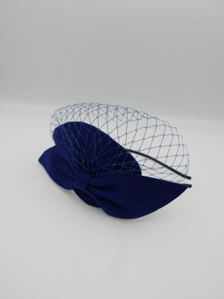 Royal blue fascynator z filcu z woalką | Zuwika Design