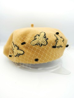 Miodowy beret dzianina wełna 100% złote muchy i woalka | Zuwika Design