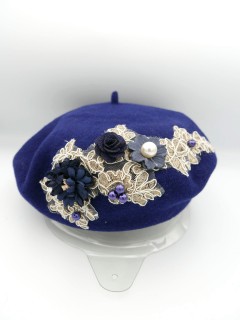 Granatowy beret dzianina wełna 100% z haftem 3 d | Zuwika Design