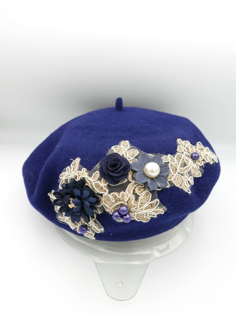 Granatowy beret dzianina wełna 100% z haftem 3 d | Zuwika Design