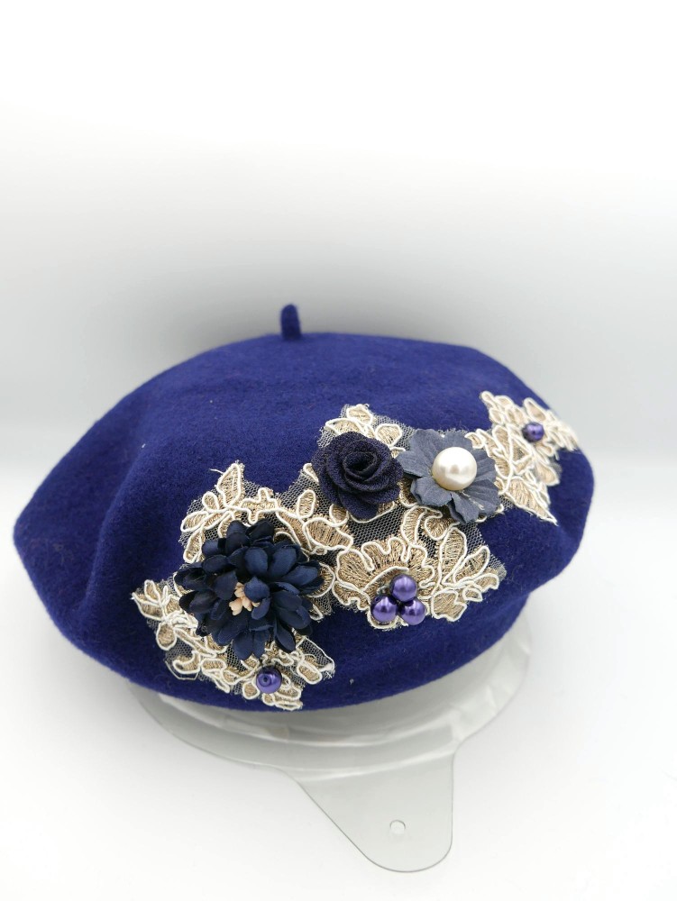 Granatowy beret dzianina wełna 100% z haftem 3 d | Zuwika Design