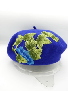 Granatowy beret dzianina wełna 100% z haftem folk| Zuwika Design