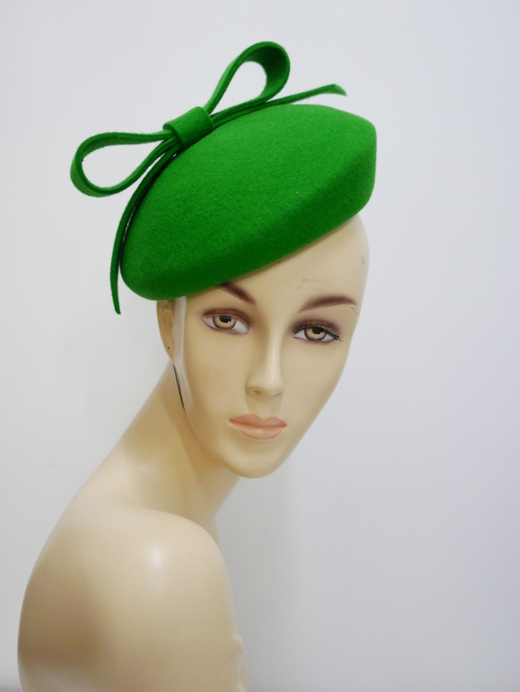Saturnia, soczyście zielony mini beret filcowy | Zuwika Design