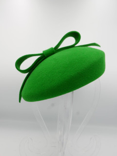 Saturnia, soczyście zielony mini beret filcowy | Zuwika Design