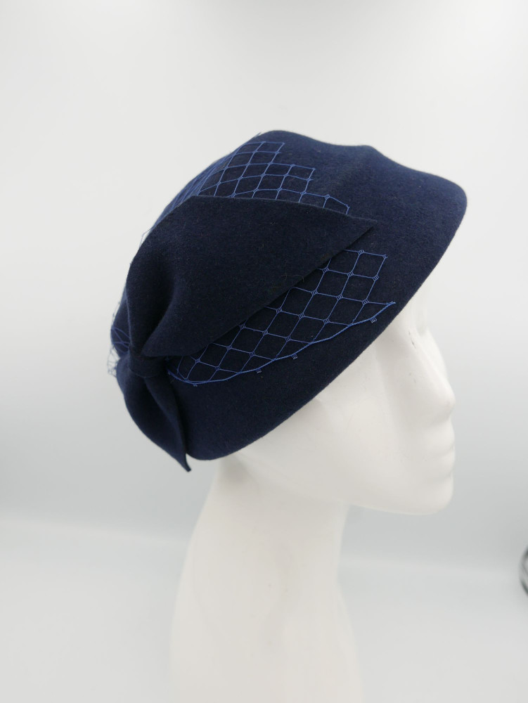 Rosemary, czarno niebieski toczek z piórem strusia. Retro hat | Zuwika Design