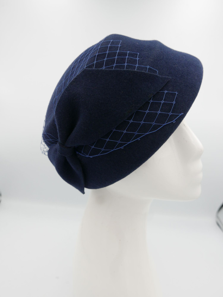 Rosemary, czarno niebieski toczek z piórem strusia. Retro hat | Zuwika Design