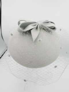 Saturnia jasno szary mini beret z woalką | Zuwika Design