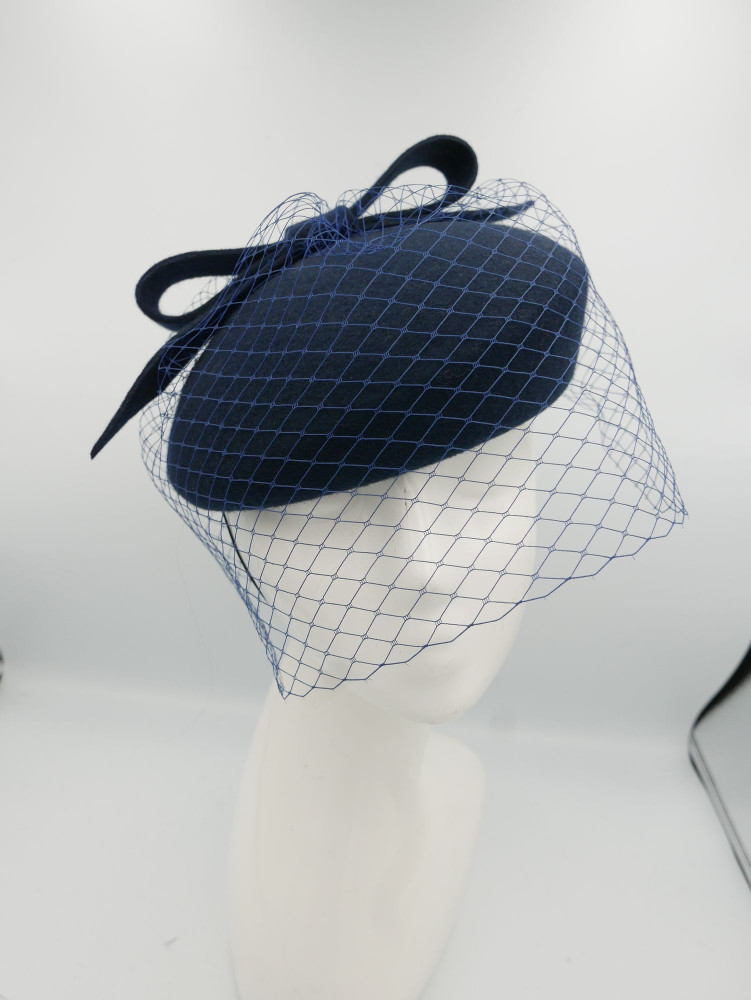 Saturnia granatowy mini beret z woalką | Zuwika Design