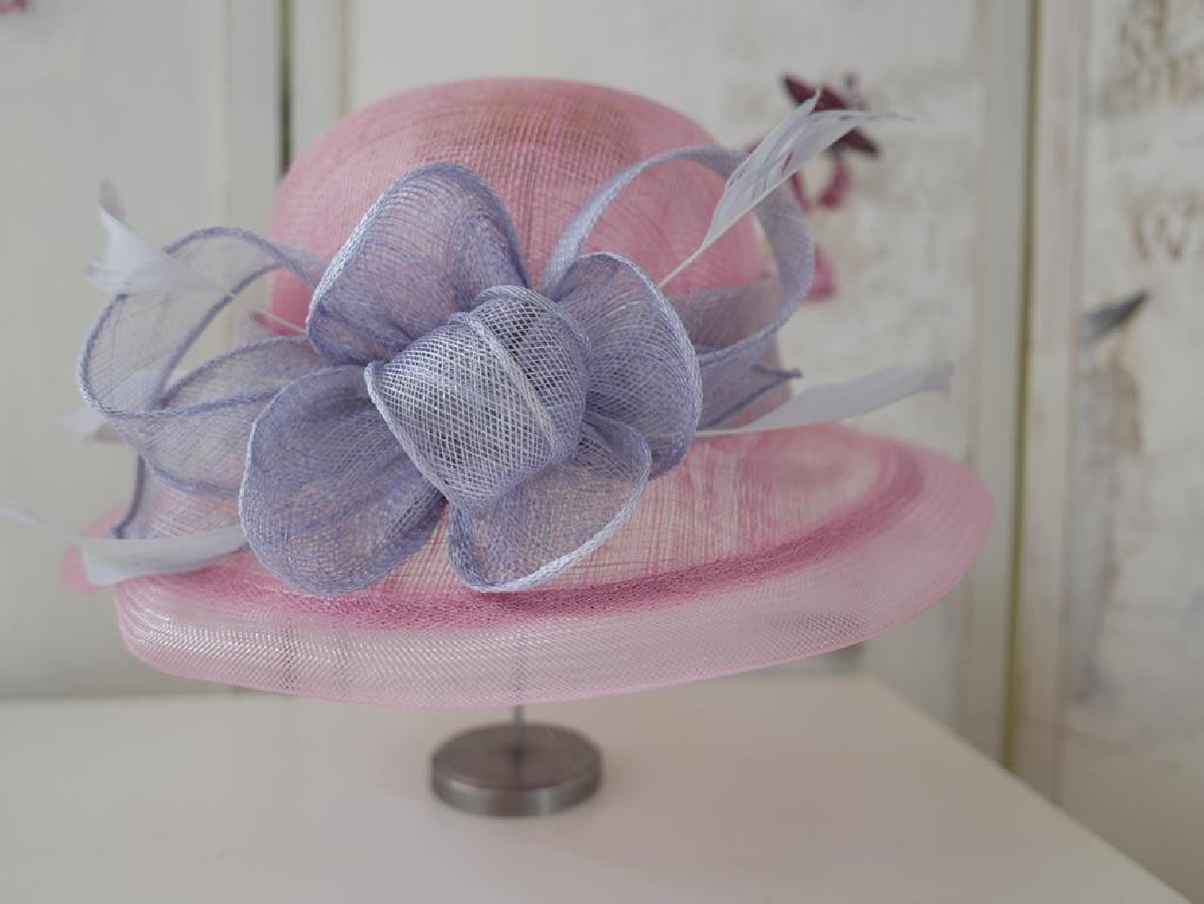 Różowo szary kapelusz sinamay 55-57 cm