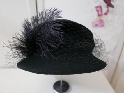 Wanda czarny kapelusz z woalką 58-59cm