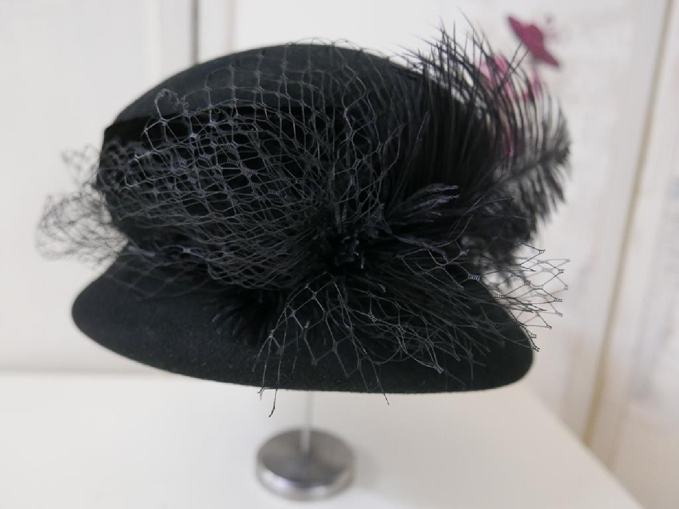 Wanda czarny kapelusz z woalką 58-59cm