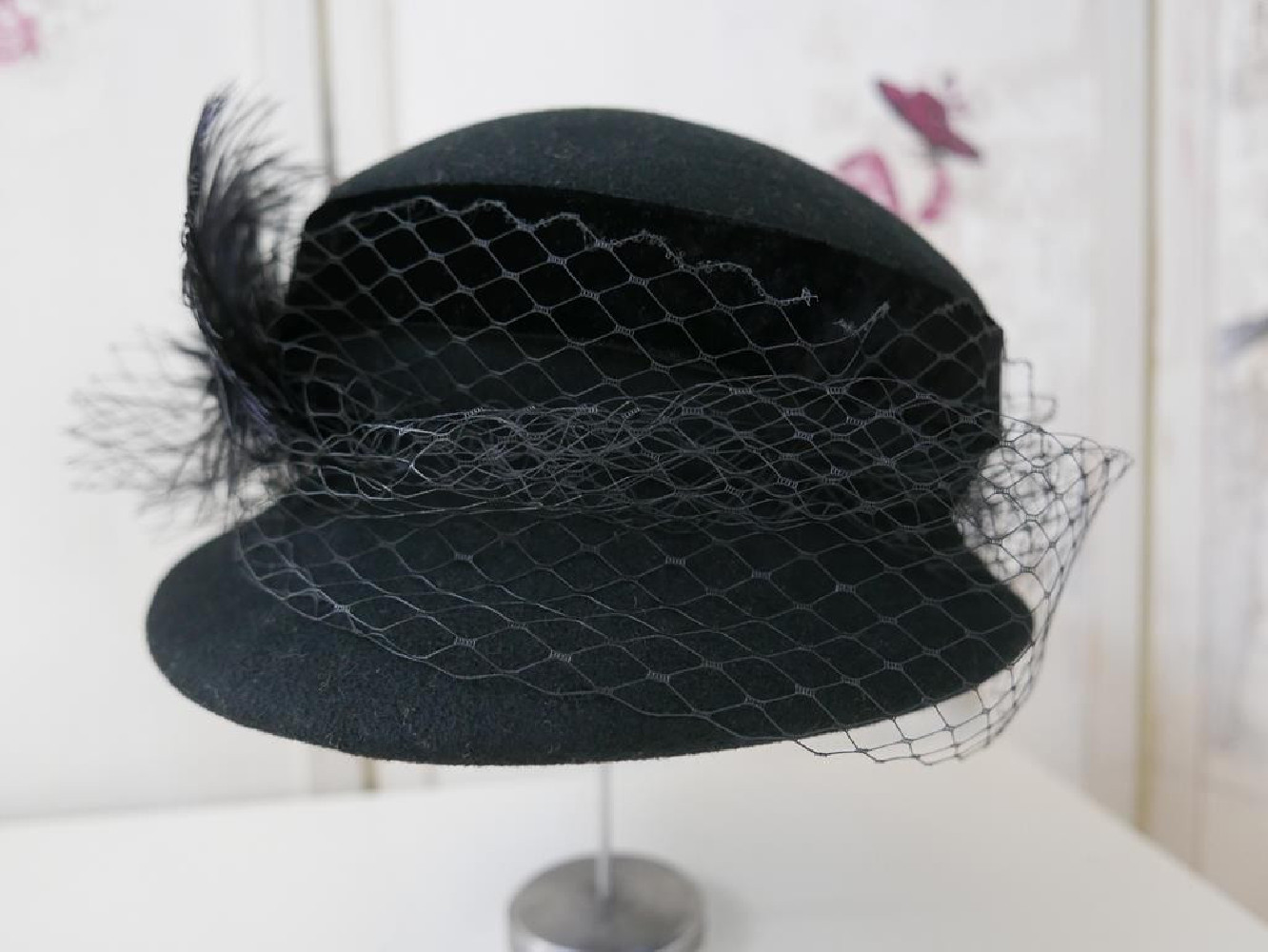 Wanda czarny kapelusz z woalką 58-59cm