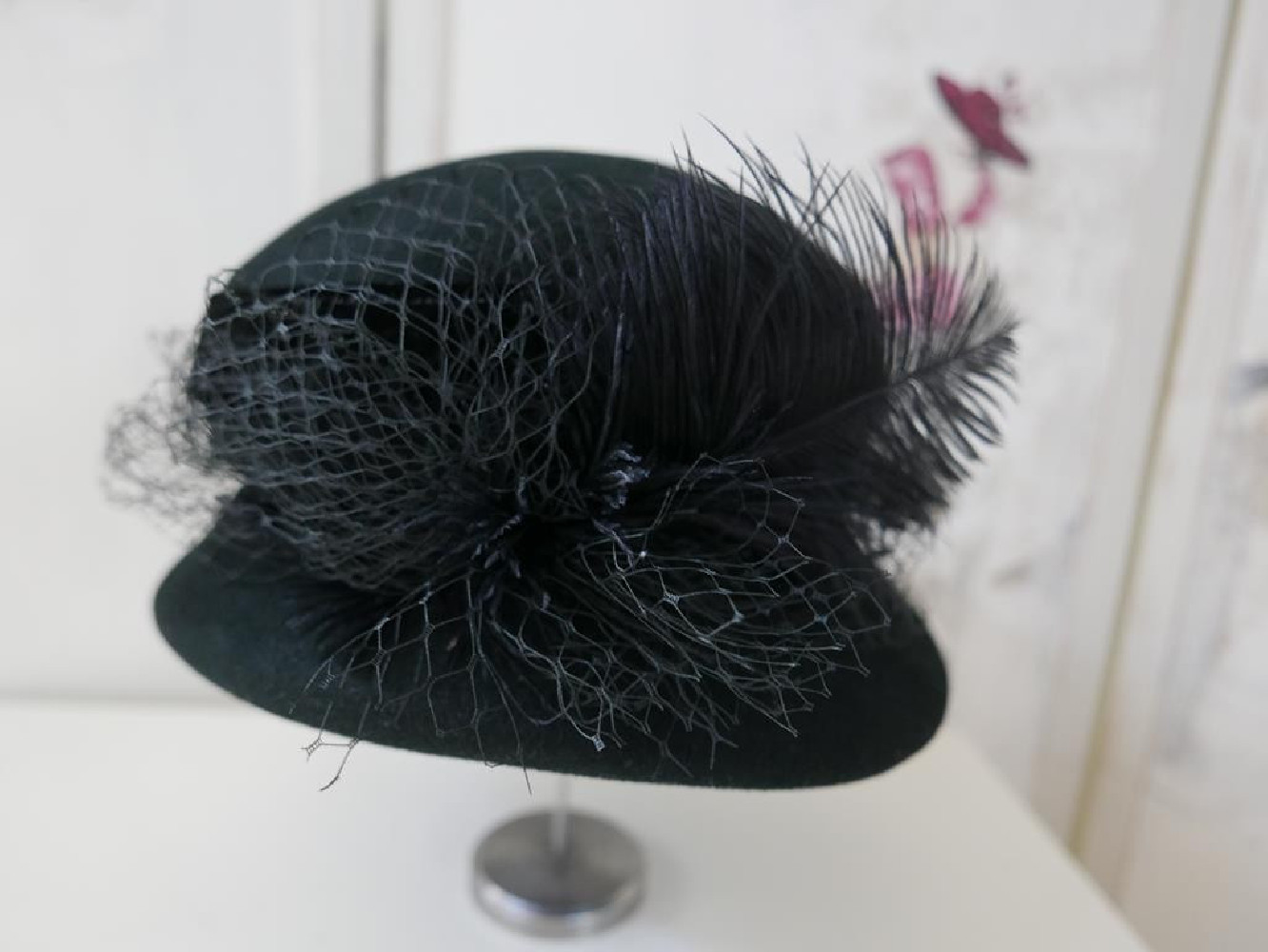 Wanda czarny kapelusz z woalką 58-59cm