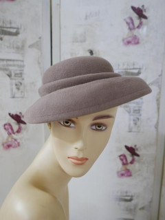 Leona, beżowy kapeluszo toczek 55-57cm