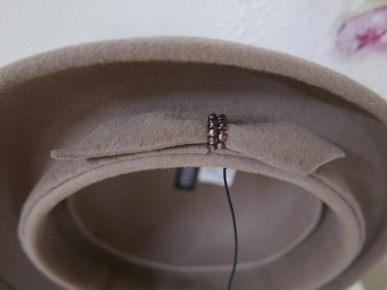 Leona, beżowy kapeluszo toczek 55-57cm