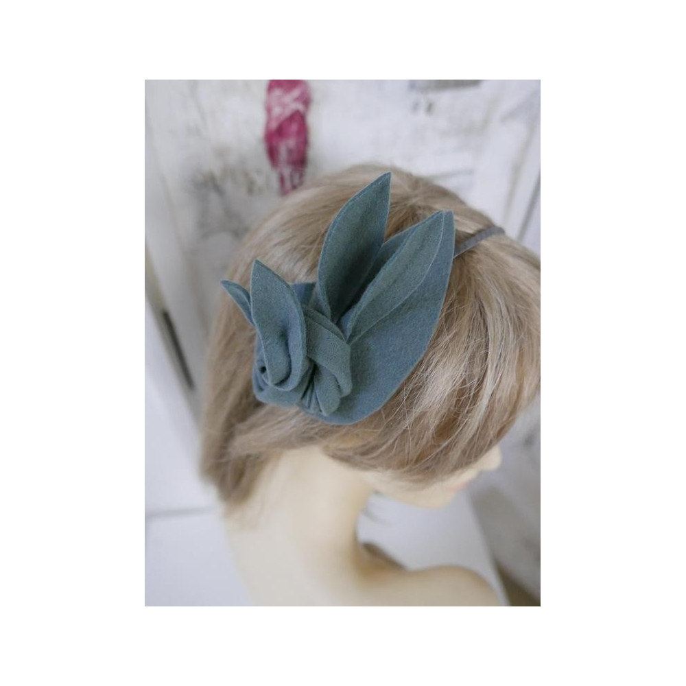 Szaro mietowy fascynator filcowy