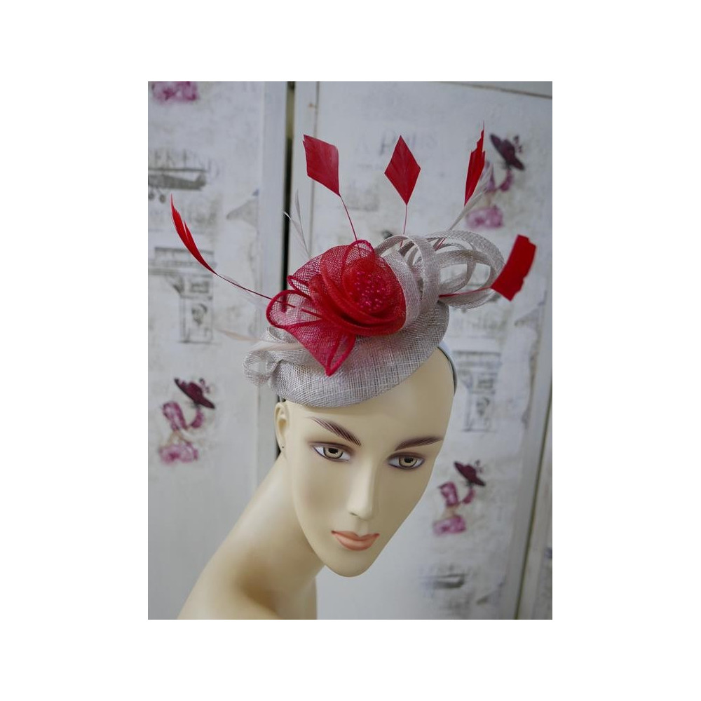 Szaro czerwony fascynator z sinamay na przepasce