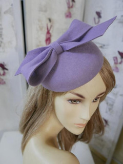 Liliowy  z kokardą mini toczek filcowy fascynator