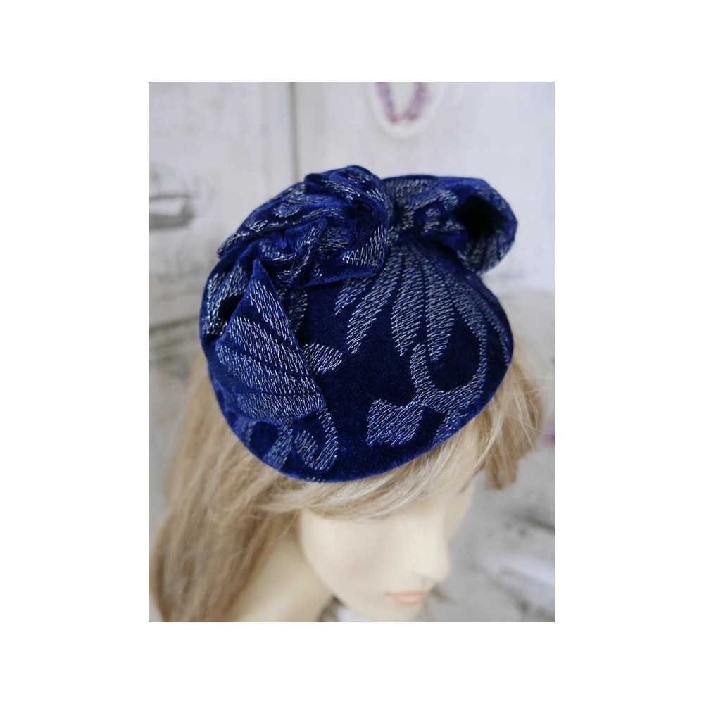 Granatowy haftowany welur-i mini toczek fascynator