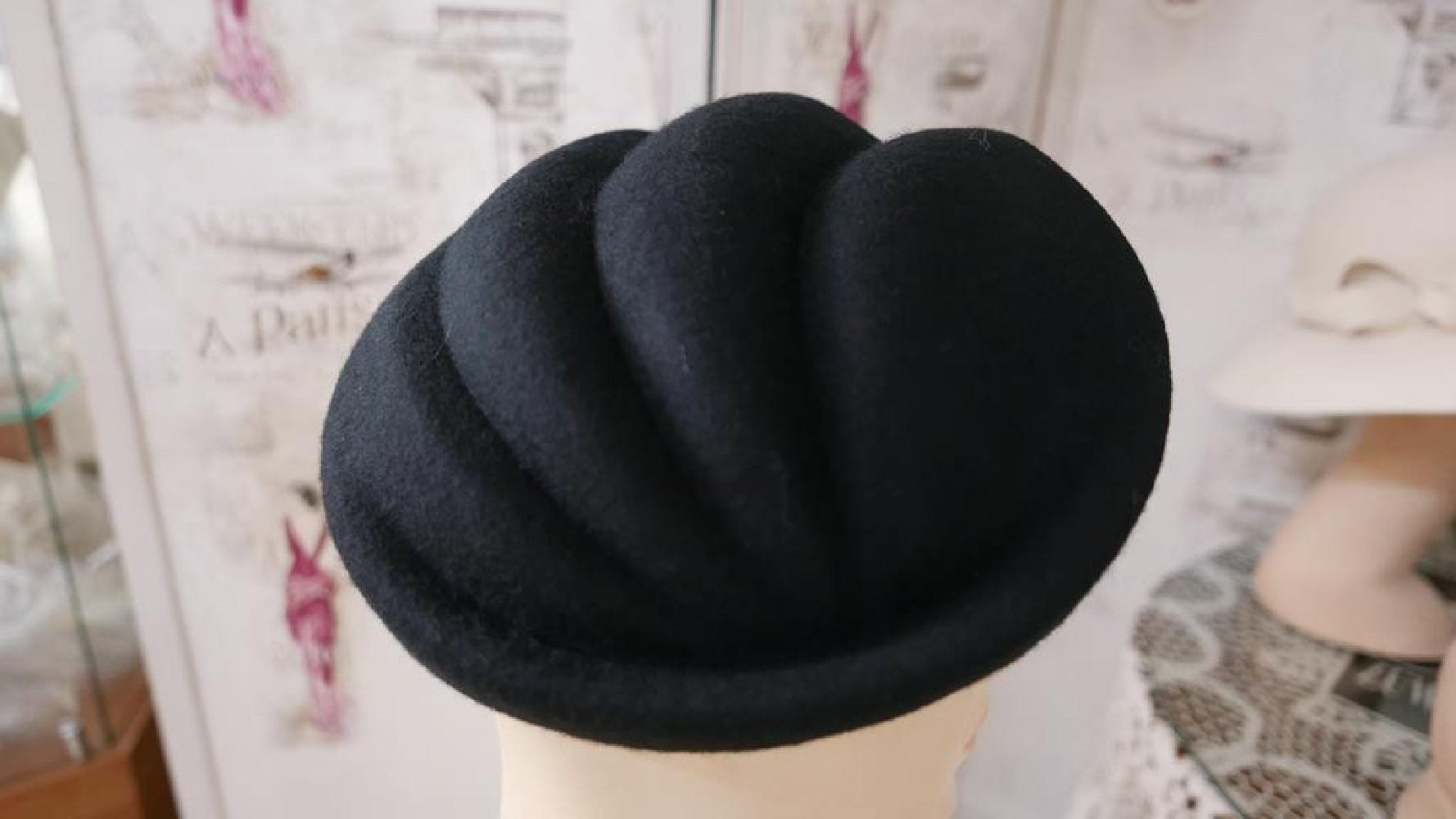 Czarny toczek filcowy  54-57 cm