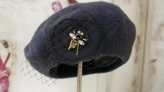 Stalowy beret dzianina wełna z woalką