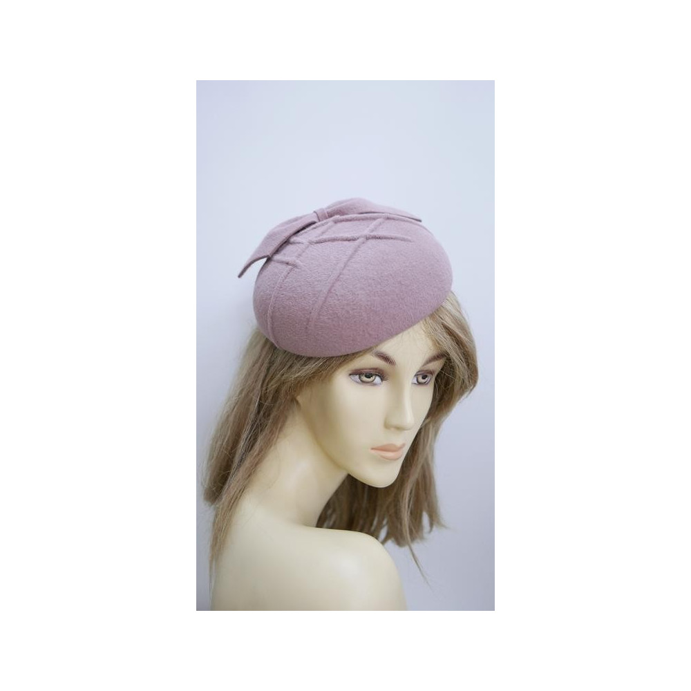 Walentyna  pudrowy róż mini beret,  toczek welurowy