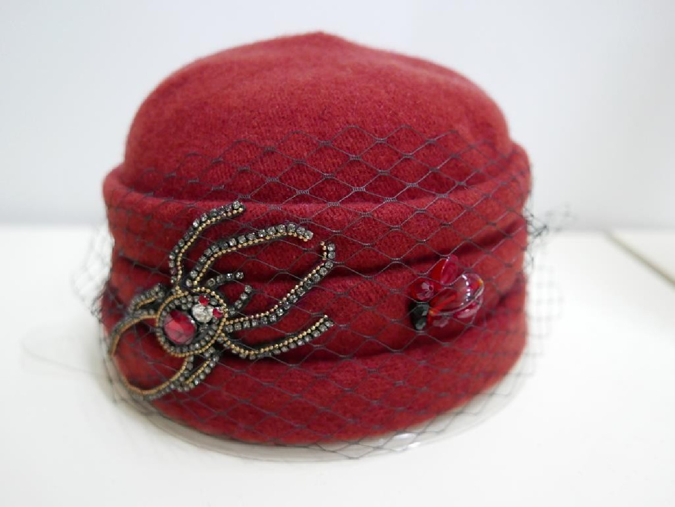 Czerwony toczek czapka dzianina wełniana