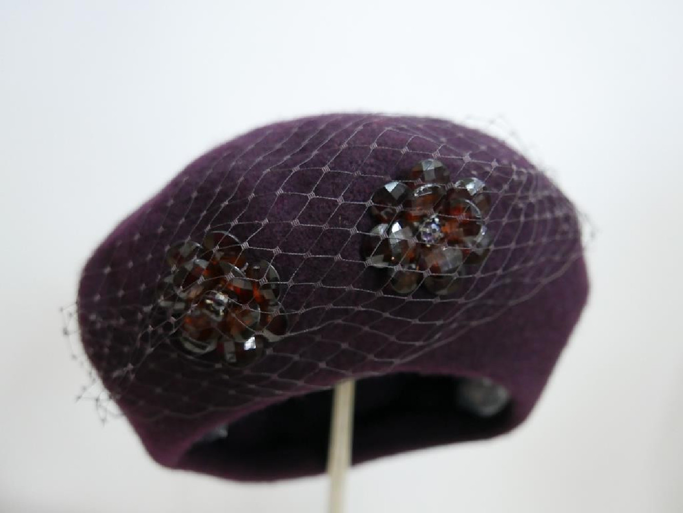 Bakłażan beret dzianina wełna z woalką