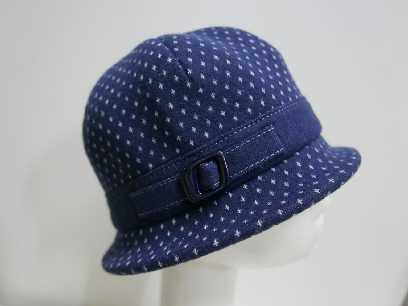 Granatowy w kropeczki kapelusz tkanina do 58 cm- regulowany