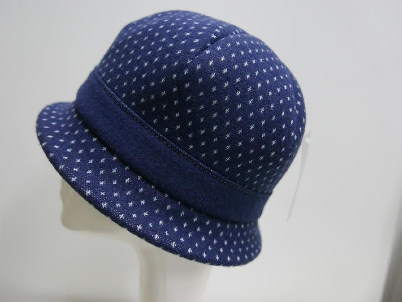 Granatowy w kropeczki kapelusz tkanina do 58 cm- regulowany