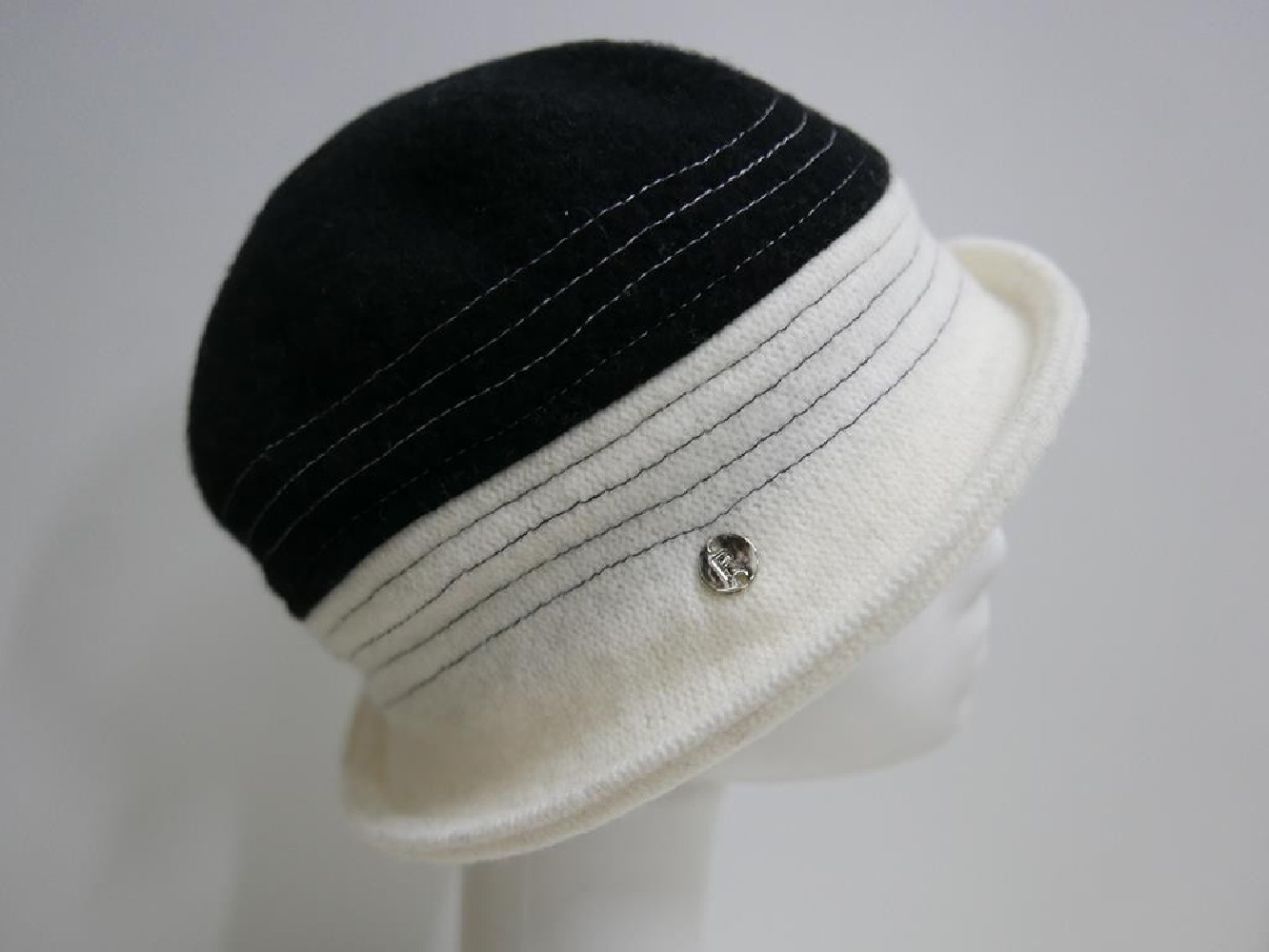 Biało czarny kapelusz dzianina wełniana 55-58 cm