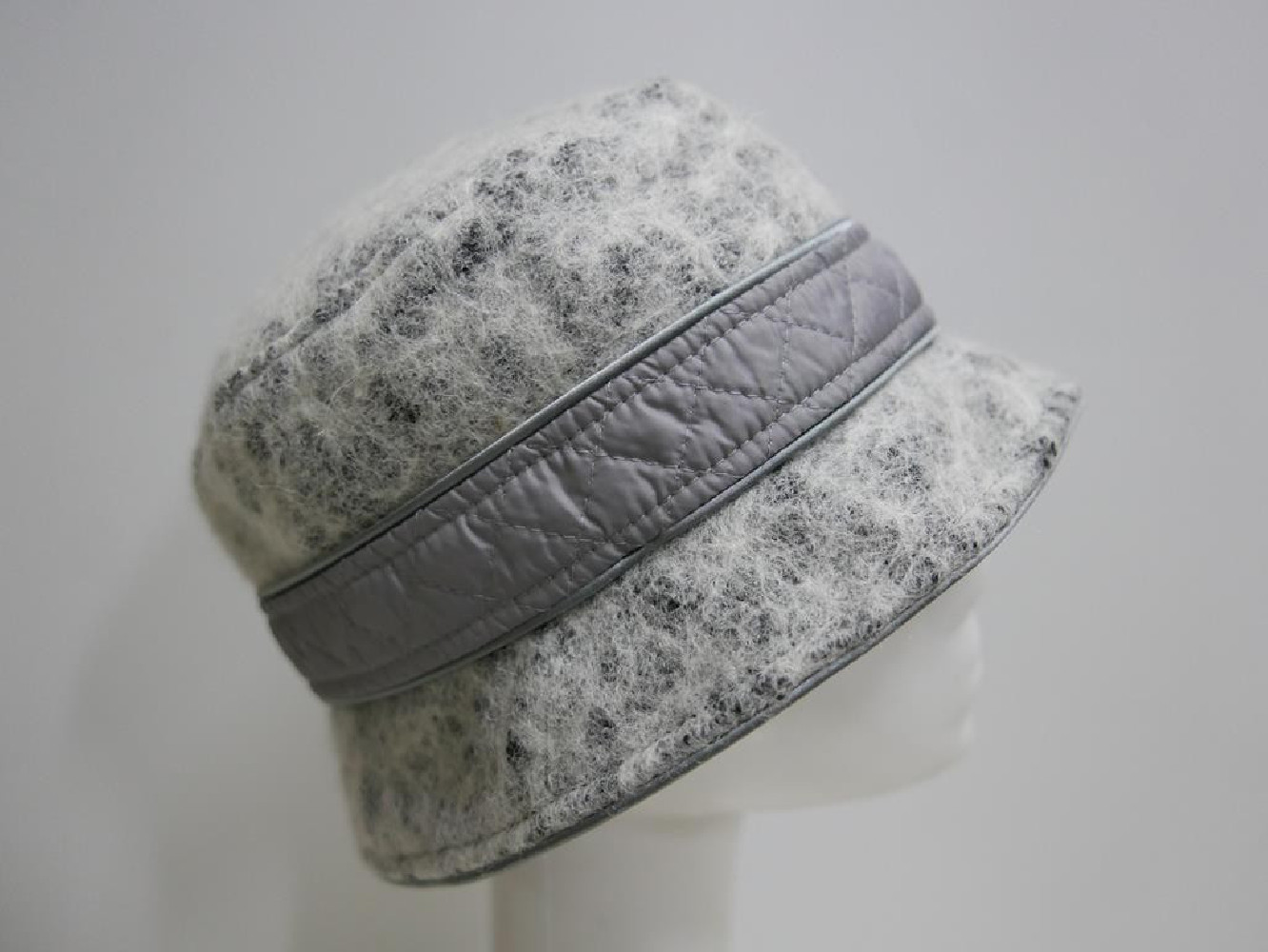 Szary kapelusz tkanina do 55 cm- regulowany