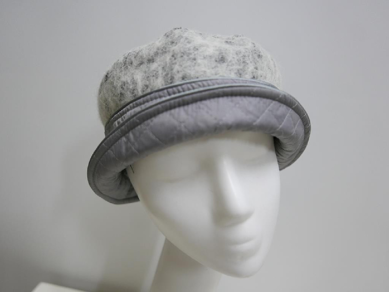 Szary kapelusz tkanina do 55 cm- regulowany