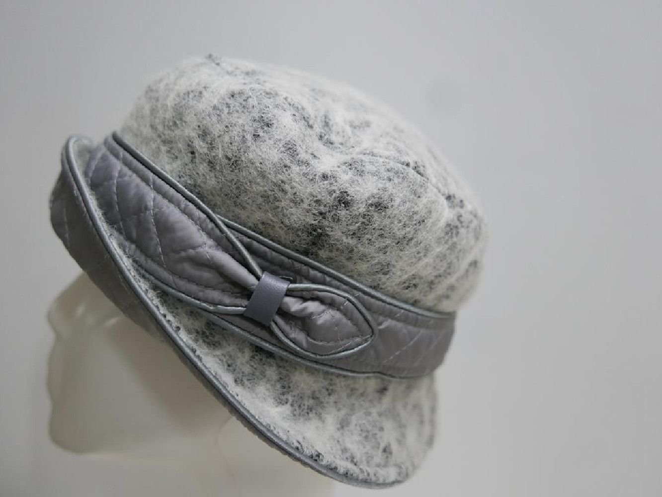 Szary kapelusz tkanina do 55 cm- regulowany