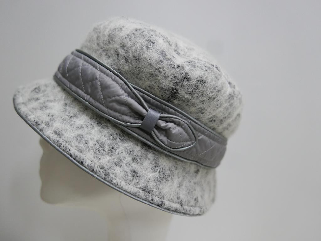 Szary kapelusz tkanina do 55 cm- regulowany