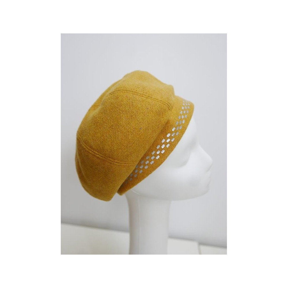 Miodowy beret na pasku do 58 cm regulowany