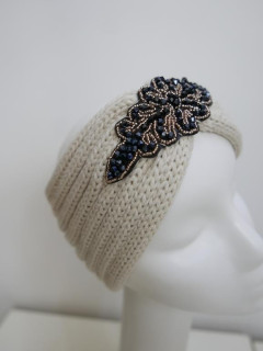 Beżowa opaska wełniana z kamieniami