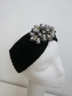 Czarna opaska wełniana z kamieniami