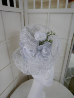 Weronika srebrzysty letni toczek fascynator