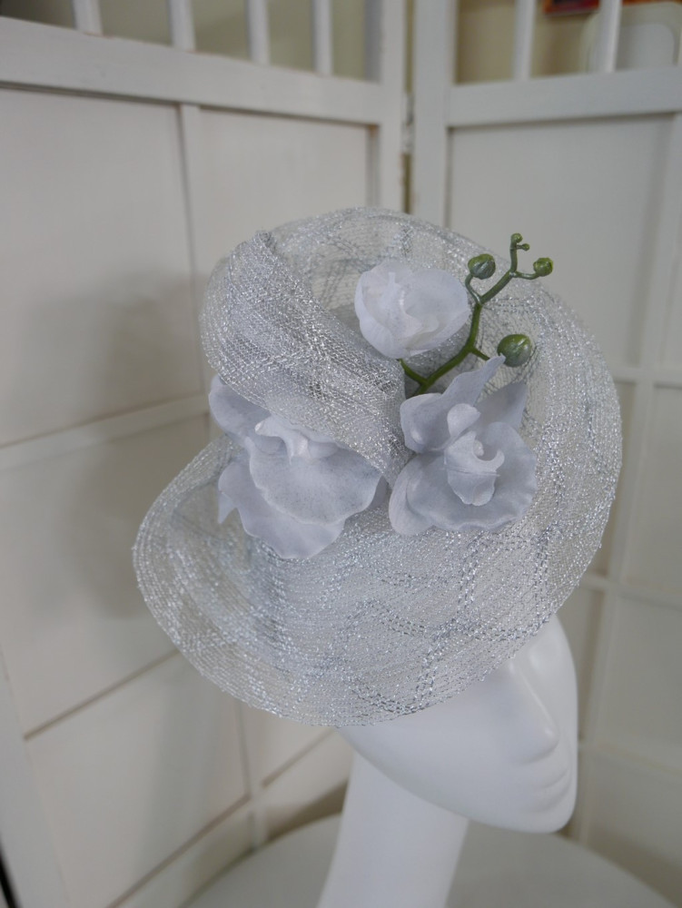 Weronika srebrzysty letni toczek fascynator