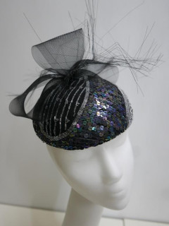 Walentyna toczek z tkaniny z cekinów z crin